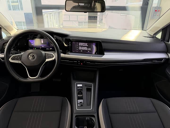 Фото 5 - Volkswagen Golf