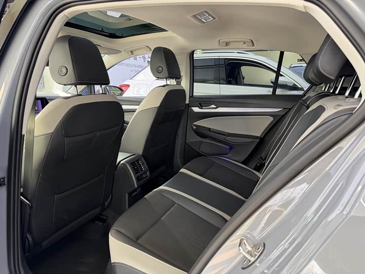 Фото 7 - Volkswagen Golf