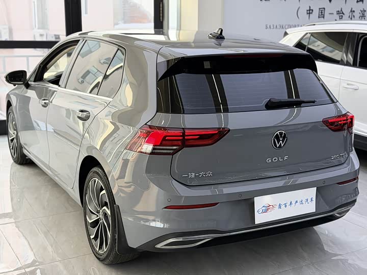 Фото 8 - Volkswagen Golf