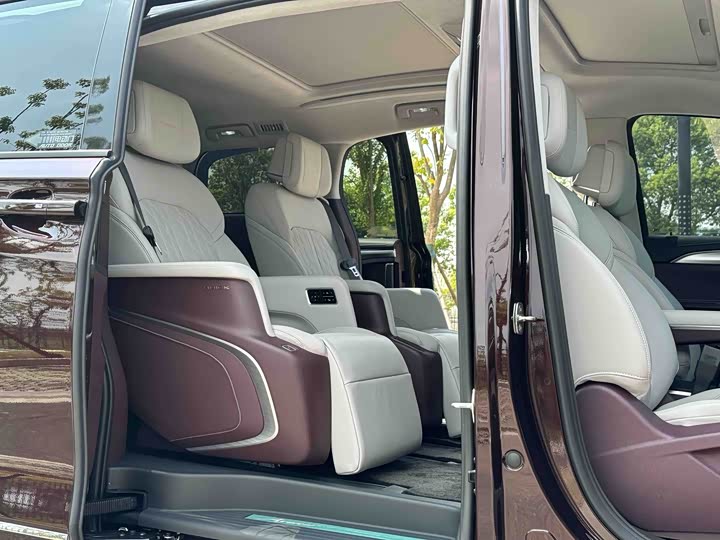 Фото 7 - Buick GL8 ES