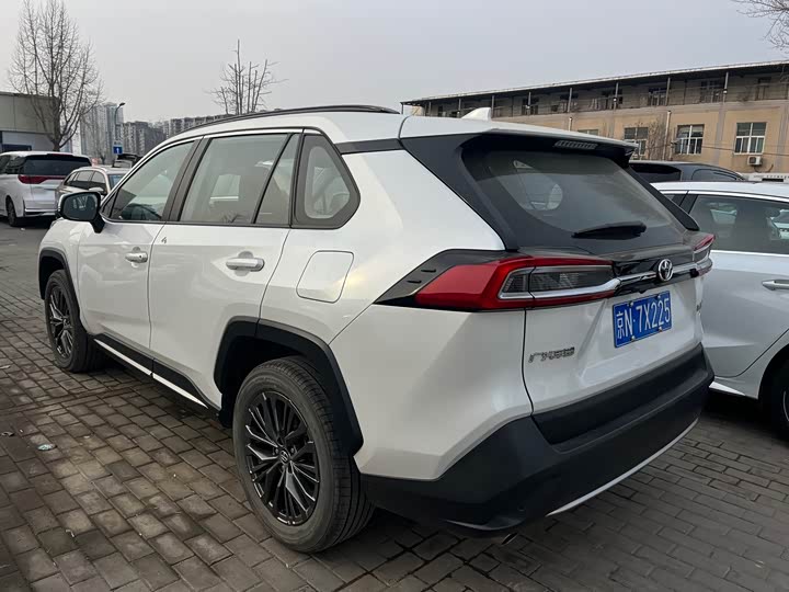 Фото 3 - Toyota Wildlander