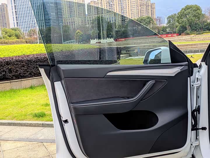 Фото 9 - Tesla Model Y