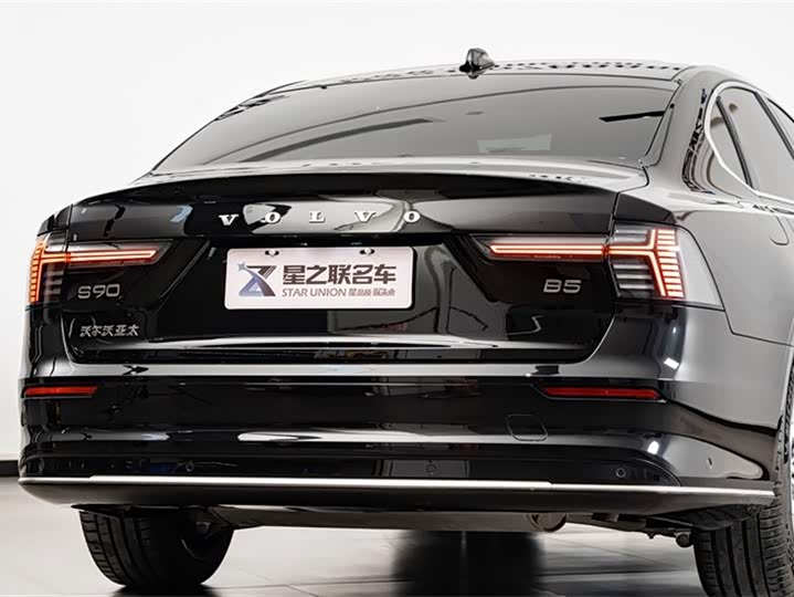 Фото 8 - Volvo S90