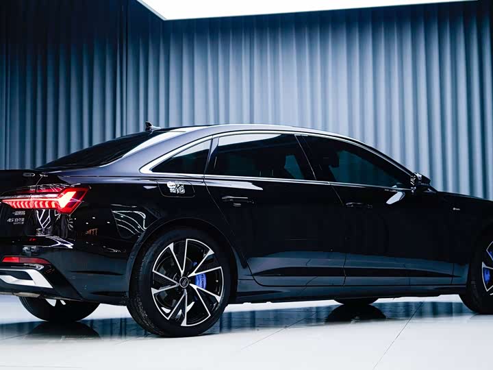 Фото 5 - Audi A6L