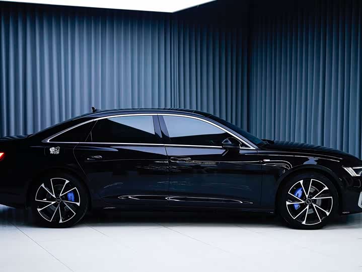 Фото 6 - Audi A6L