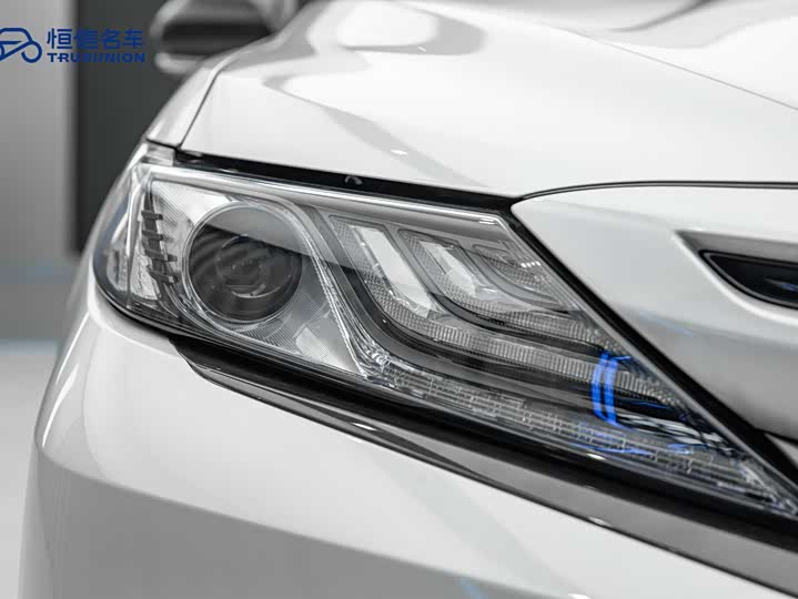 Фото 7 - Toyota Camry