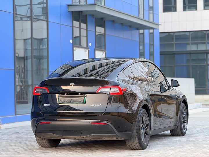 Фото 9 - Tesla Model Y