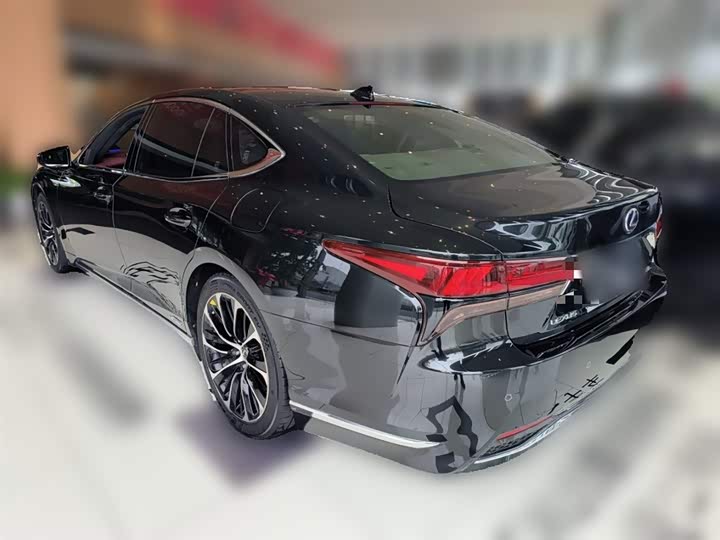 Фото 9 - Lexus LS