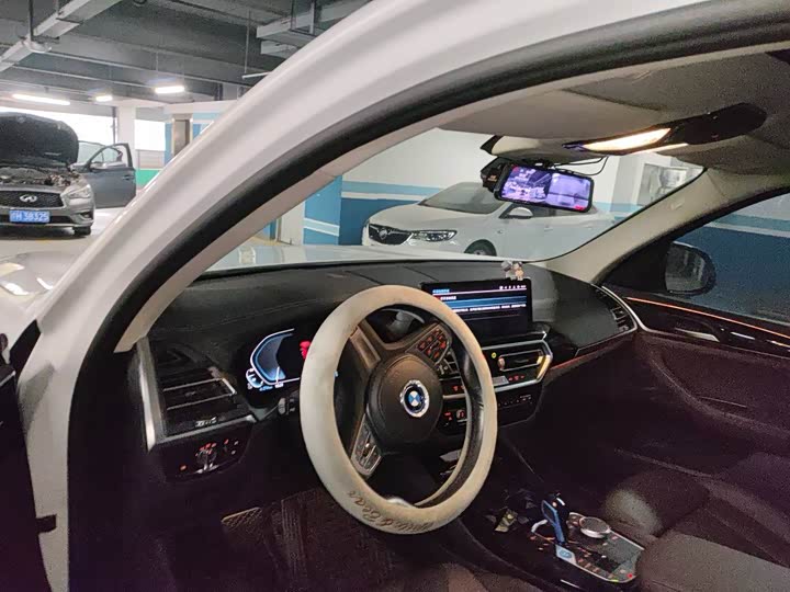 Фото 3 - BMW iX3