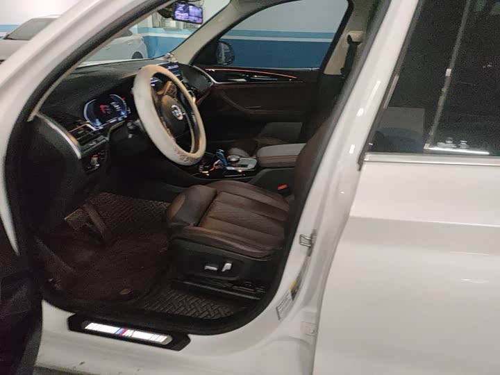 Фото 8 - BMW iX3