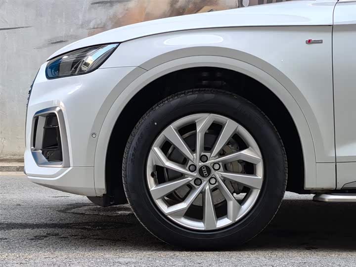 Фото 6 - Audi Q5L