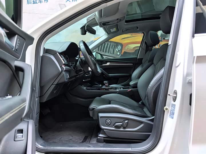 Фото 7 - Audi Q5L