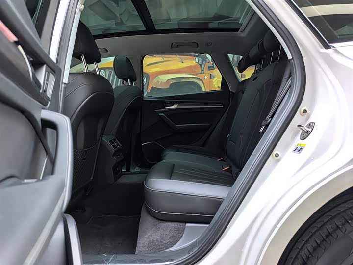 Фото 8 - Audi Q5L