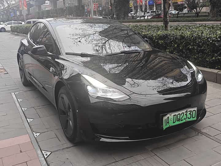Фото 3 - Tesla Model 3