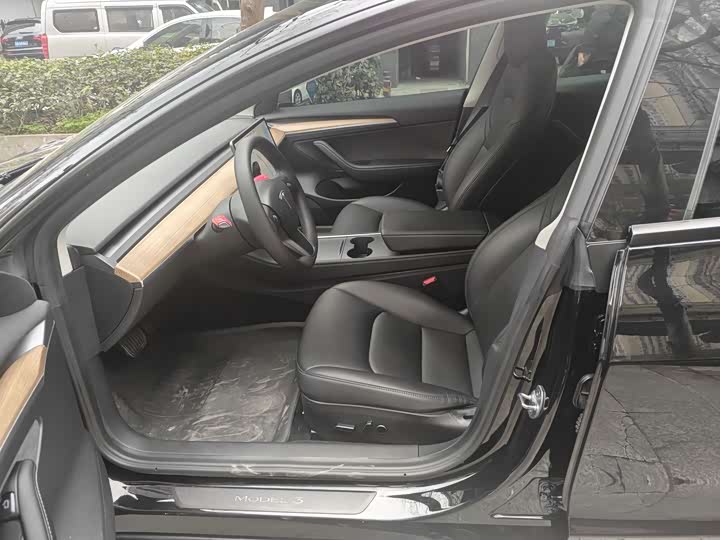 Фото 8 - Tesla Model 3