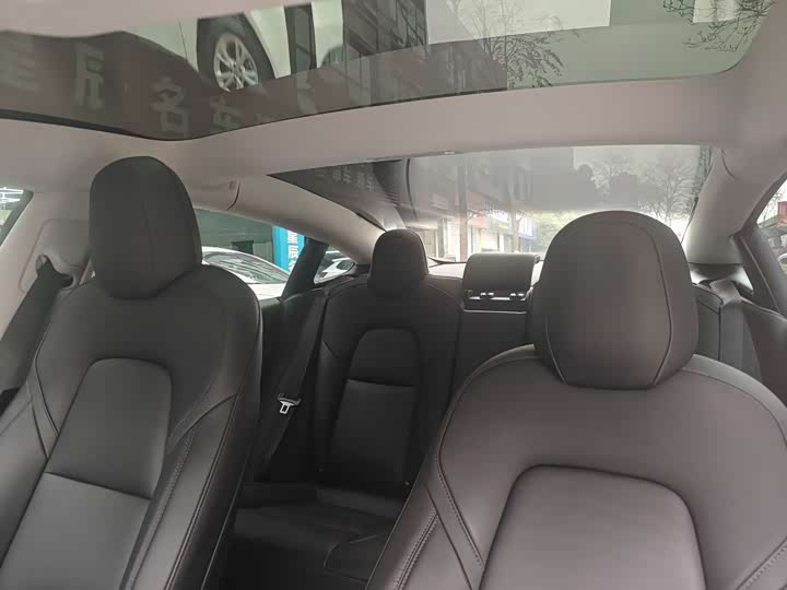 Фото 9 - Tesla Model 3