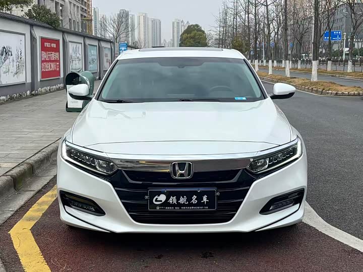 Фото 1 - Honda Accord