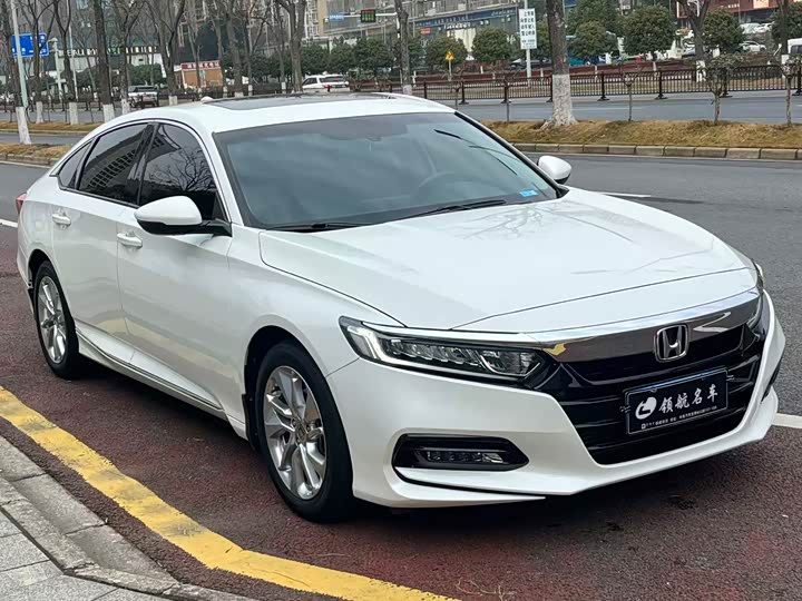 Фото 3 - Honda Accord