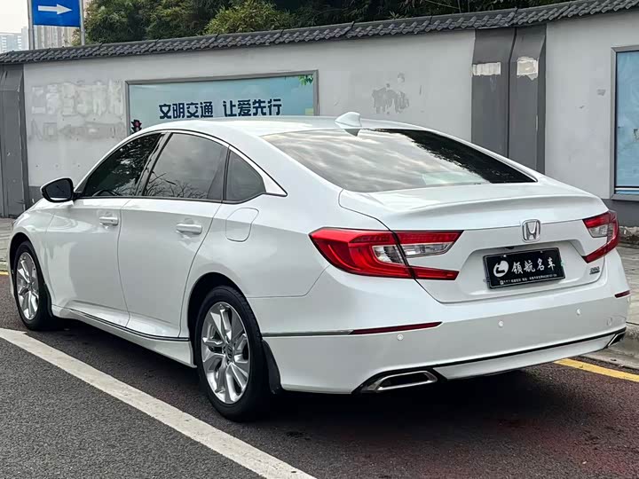 Фото 6 - Honda Accord