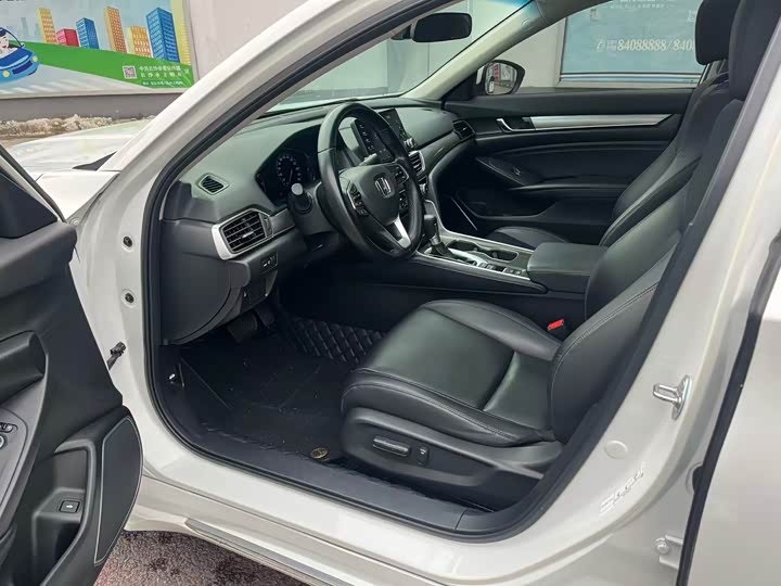 Фото 7 - Honda Accord