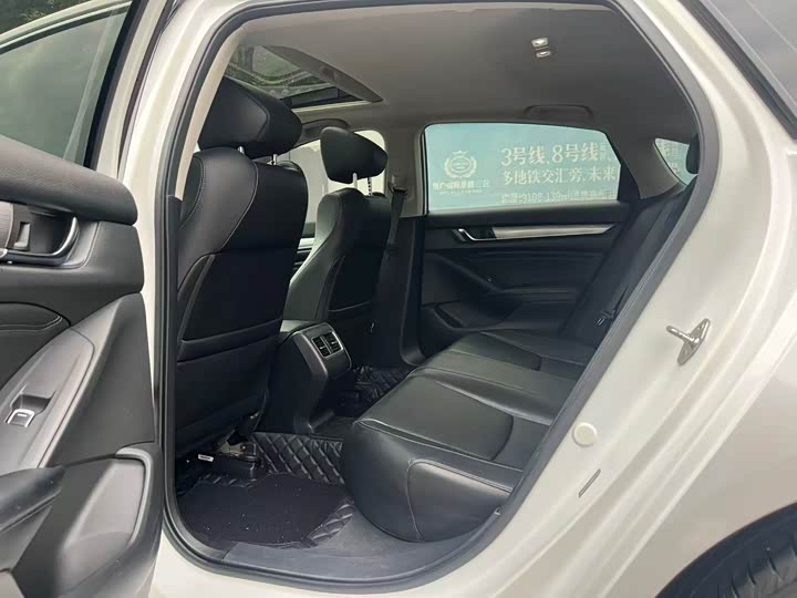 Фото 8 - Honda Accord