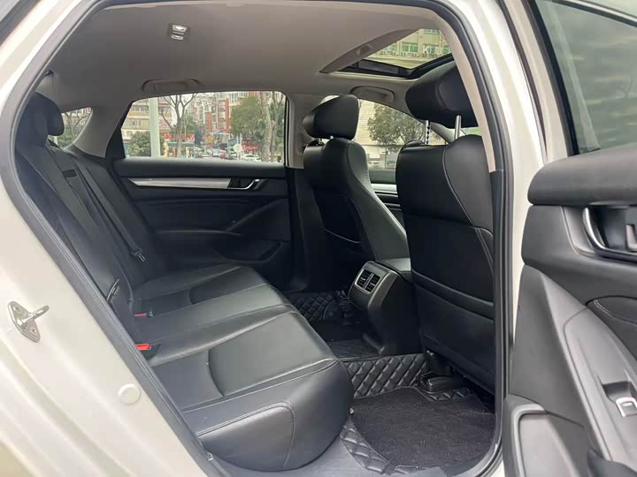 Фото 9 - Honda Accord