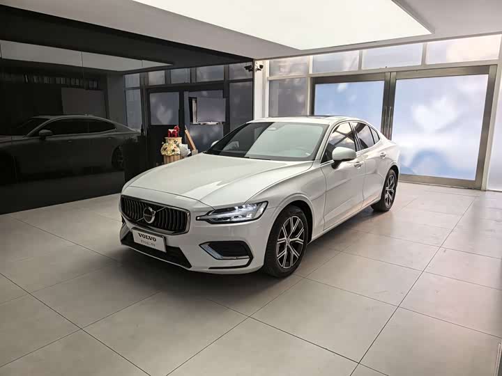 Фото 1 - Volvo S60