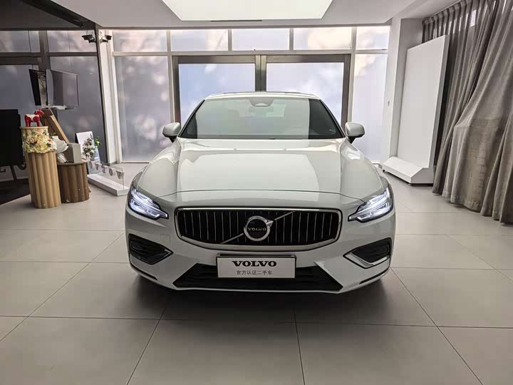 Фото 2 - Volvo S60