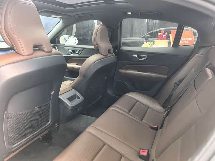 Фото 9 - Volvo S60