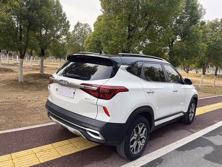 Фото 6 - Kia KX3