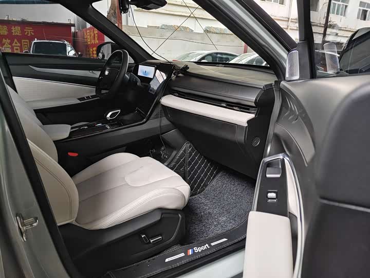 Фото 7 - Geely Atlas