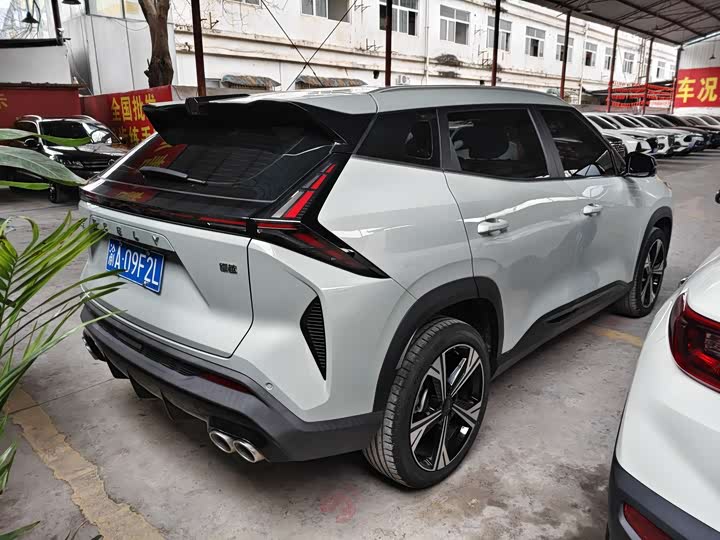 Фото 9 - Geely Atlas