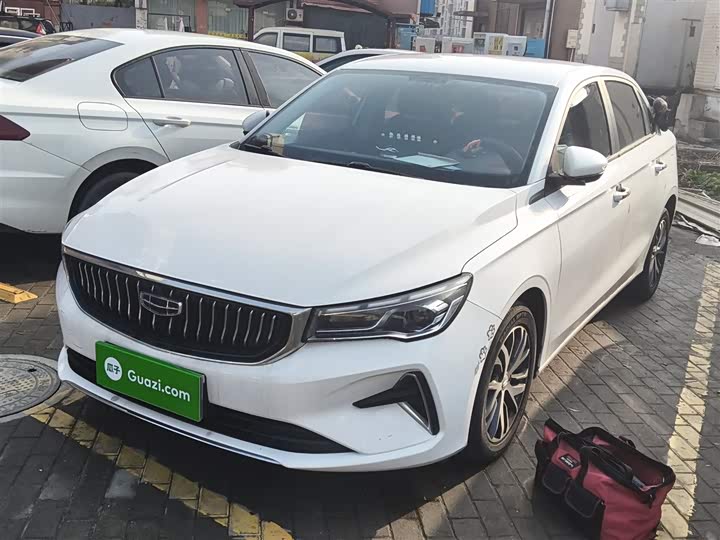 Фото 2 - Geely Emgrand