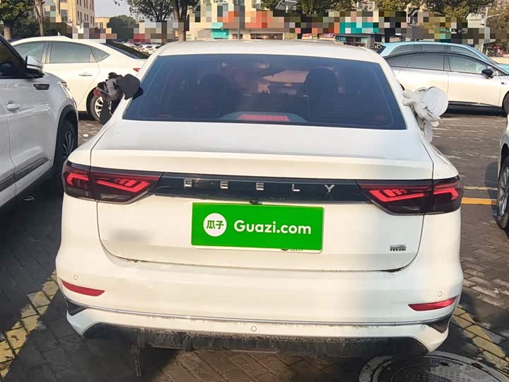 Фото 6 - Geely Emgrand