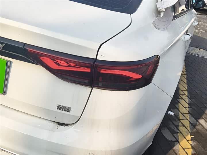 Фото 8 - Geely Emgrand