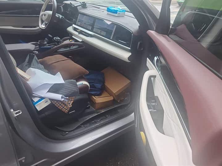 Фото 8 - Geely Monjaro