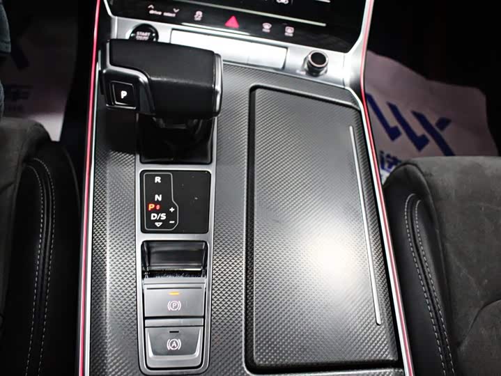 Фото 8 - Audi A6L