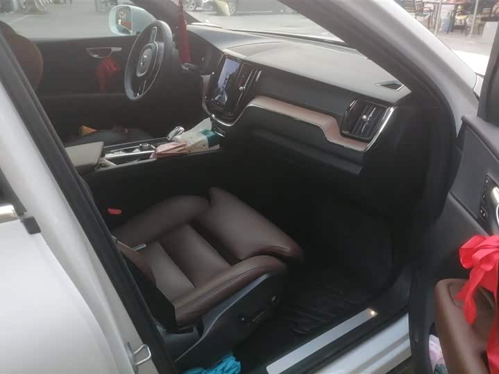 Фото 8 - Volvo XC60 Hybrid