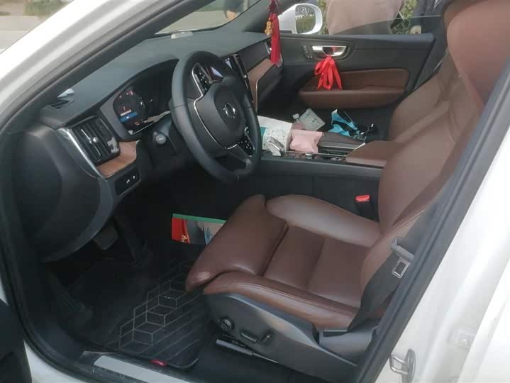 Фото 9 - Volvo XC60 Hybrid