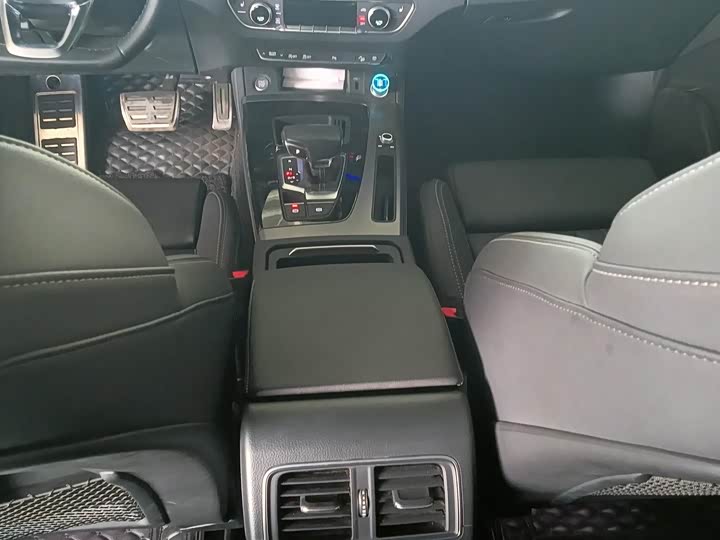 Фото 6 - Audi Q5L