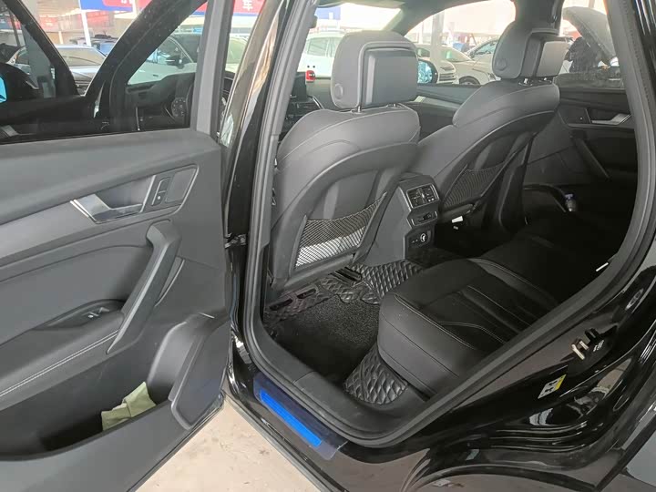 Фото 9 - Audi Q5L