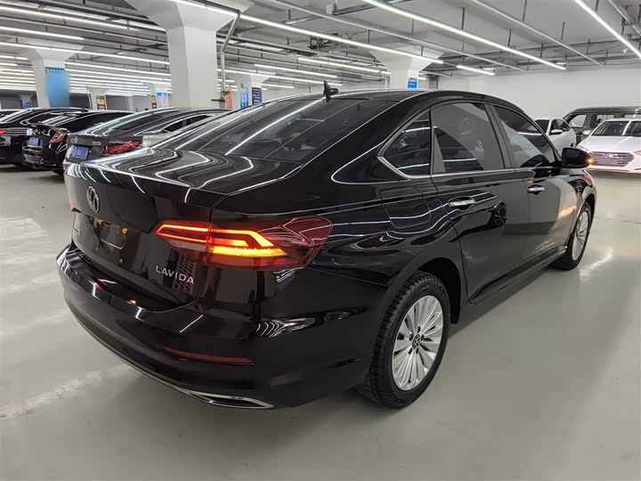 Фото 7 - Volkswagen Lavida