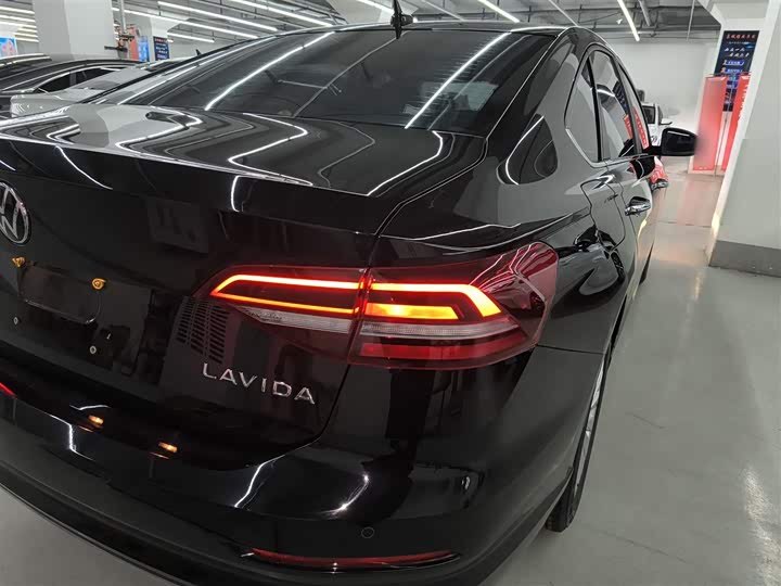 Фото 8 - Volkswagen Lavida