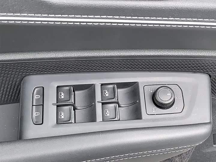 Фото 9 - Volkswagen Passat