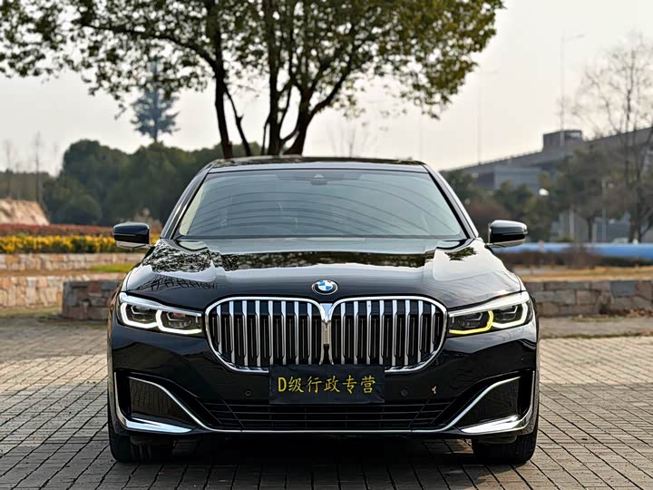 Фото 2 - BMW 7 Series