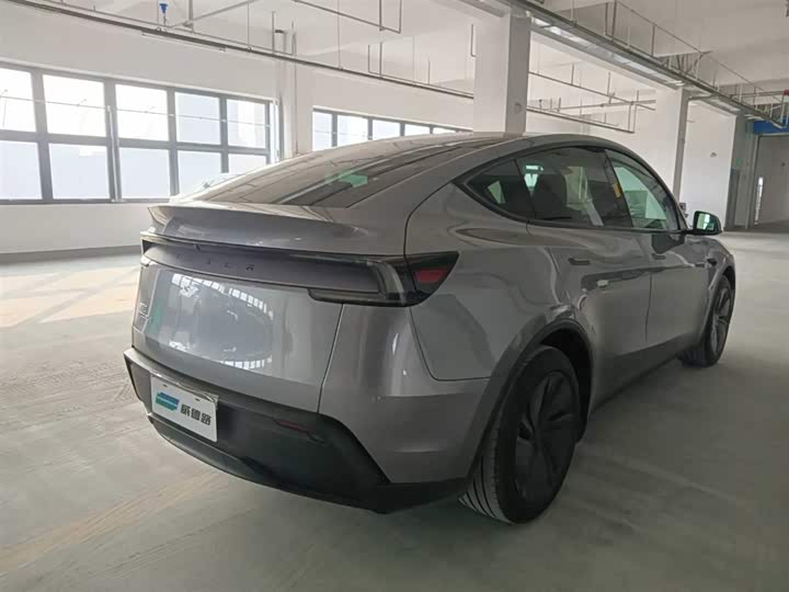 Фото 6 - Tesla Model Y