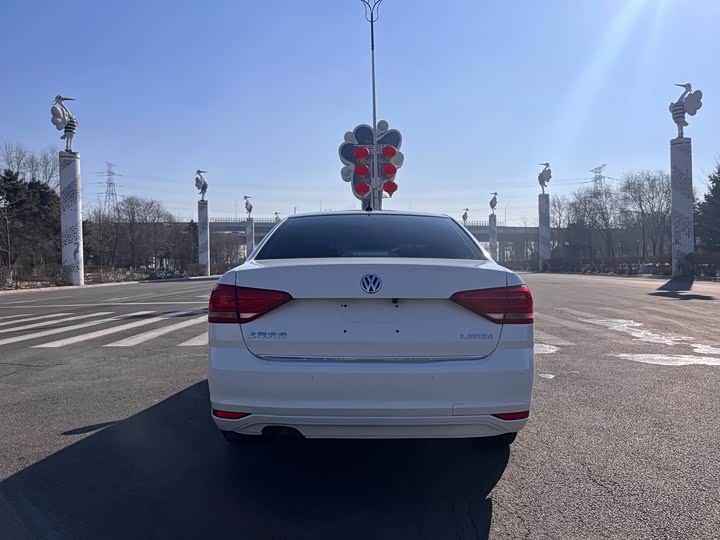 Фото 8 - Volkswagen Lavida