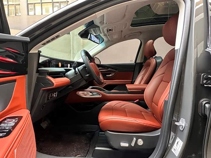 Фото 7 - Lincoln Nautilus