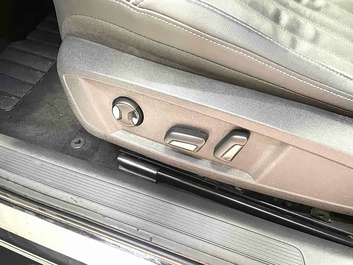 Фото 7 - Volkswagen Passat