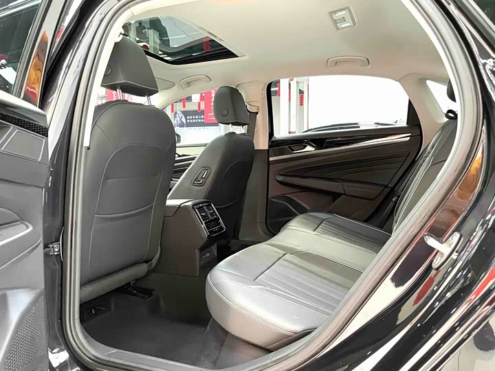 Фото 9 - Volkswagen Passat